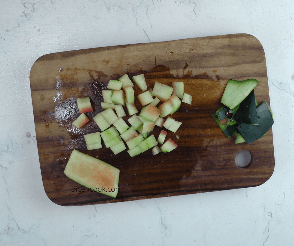 Watermelon rind cutting