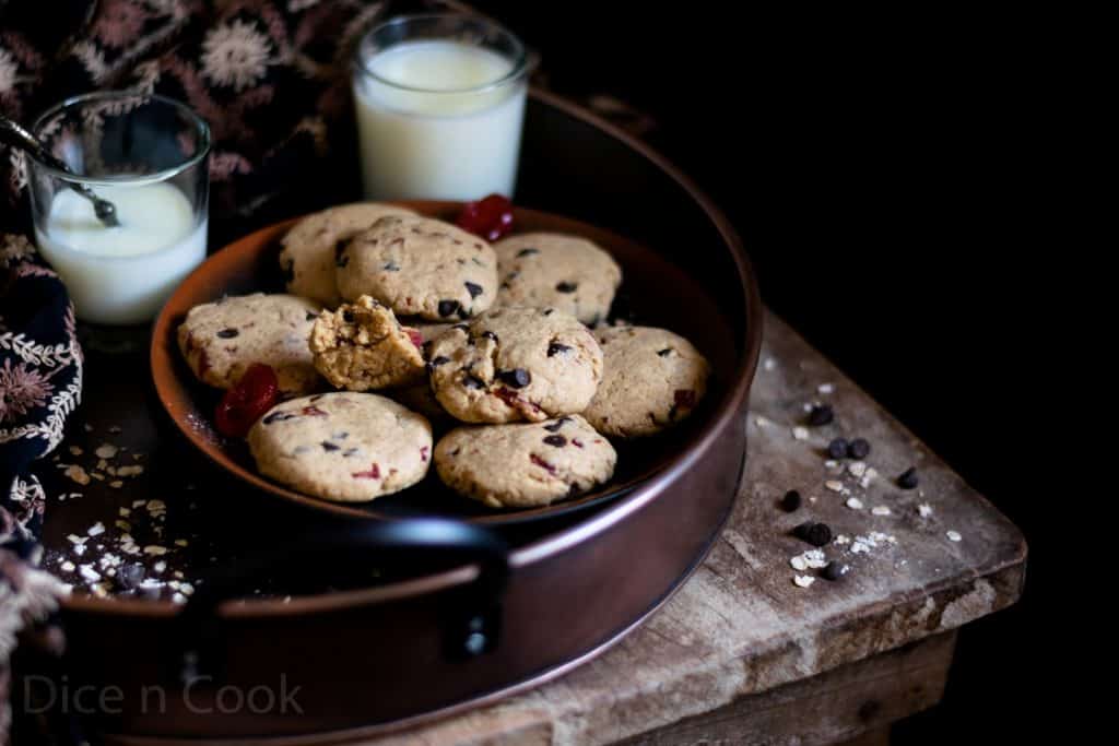 Eggless-chocochip-cherry-cookies