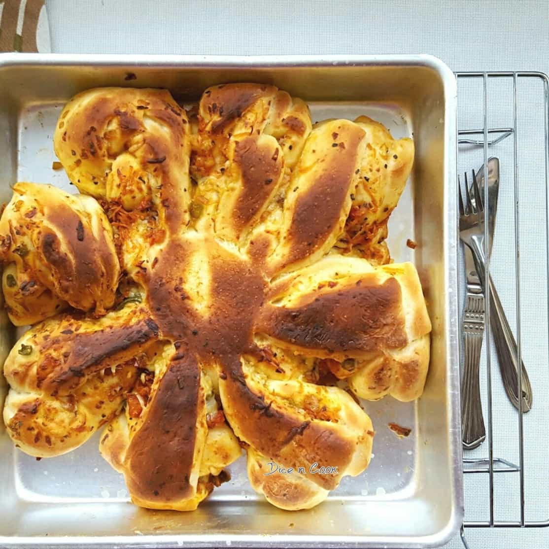 Stuffed-pull-apart-pizza