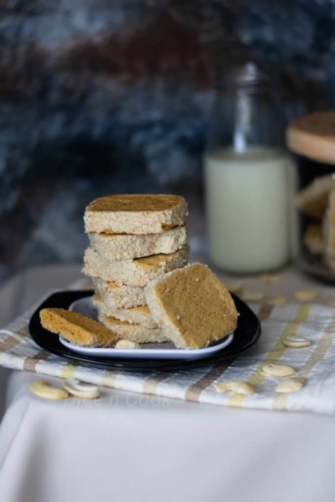 Eggless-cashew-butter-cookies