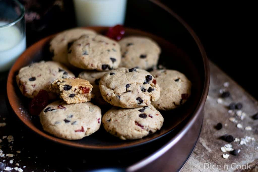 Eggless-chocochip-cherry-cookies
